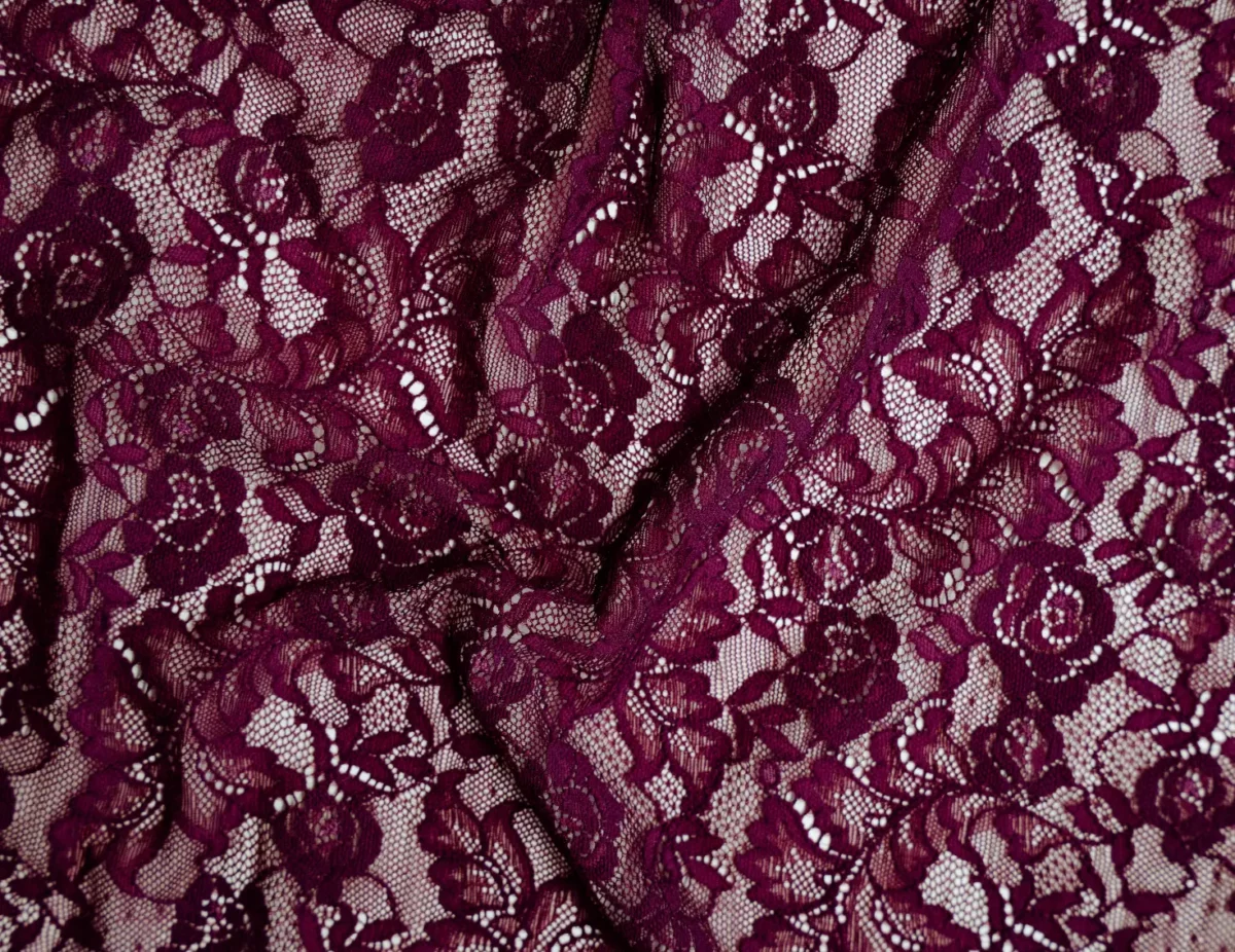 dentelle fleurie prune
