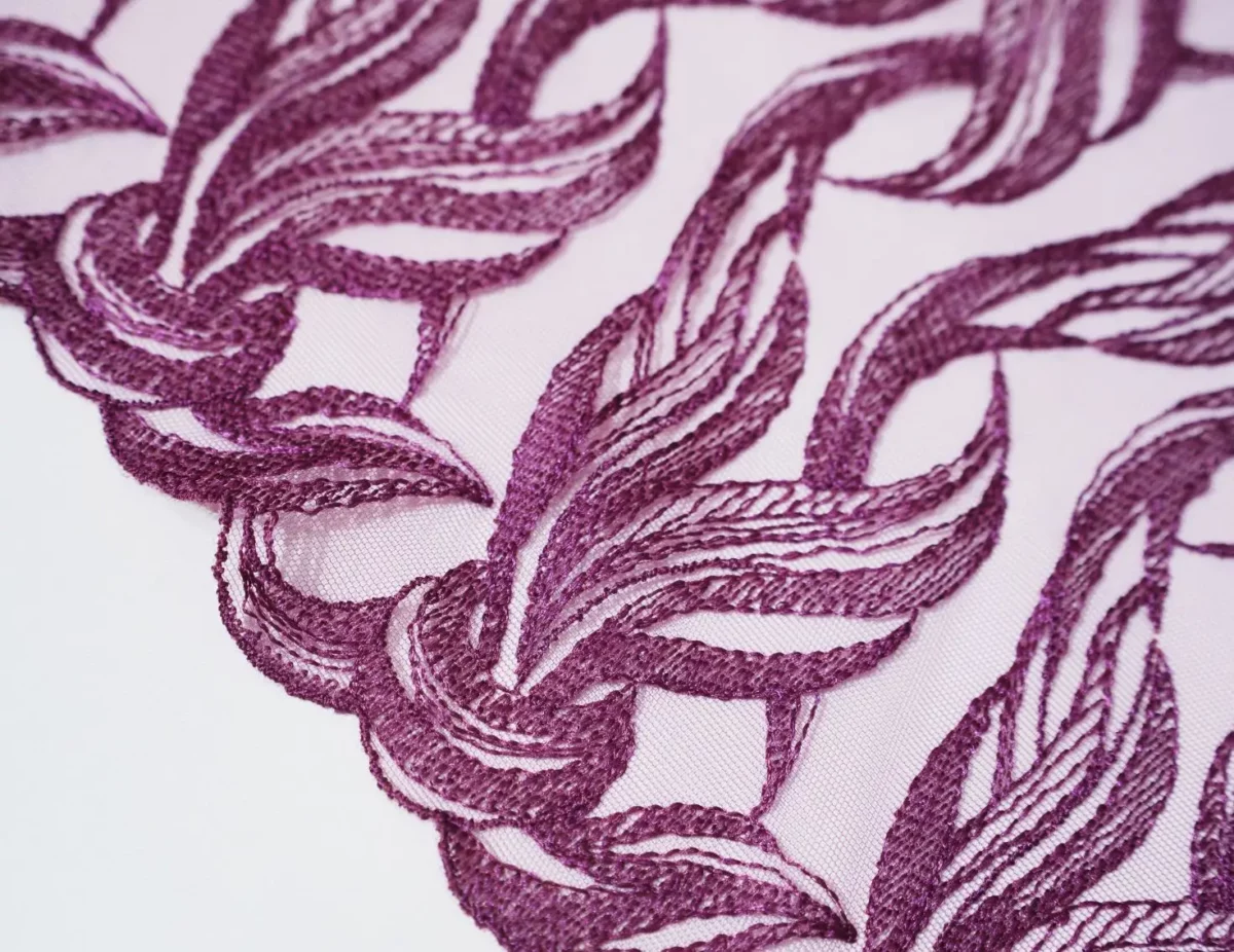 galon de tulle brodé violet