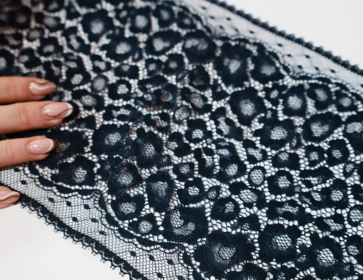 galon de tulle brodé violet (copie)