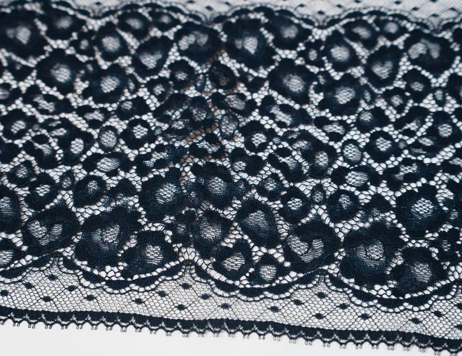 galon de tulle brodé violet (copie)