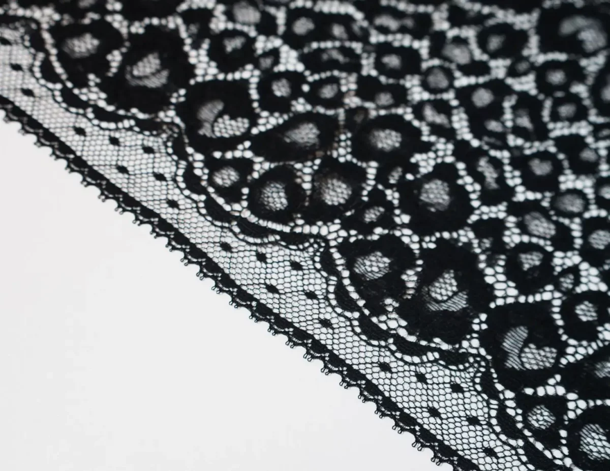 galon de tulle brodé violet (copie)