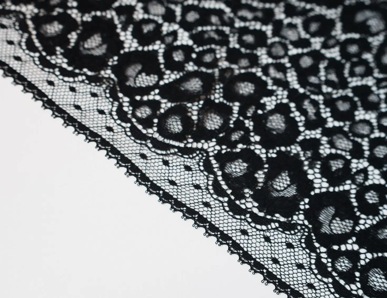 galon de tulle brodé violet (copie)