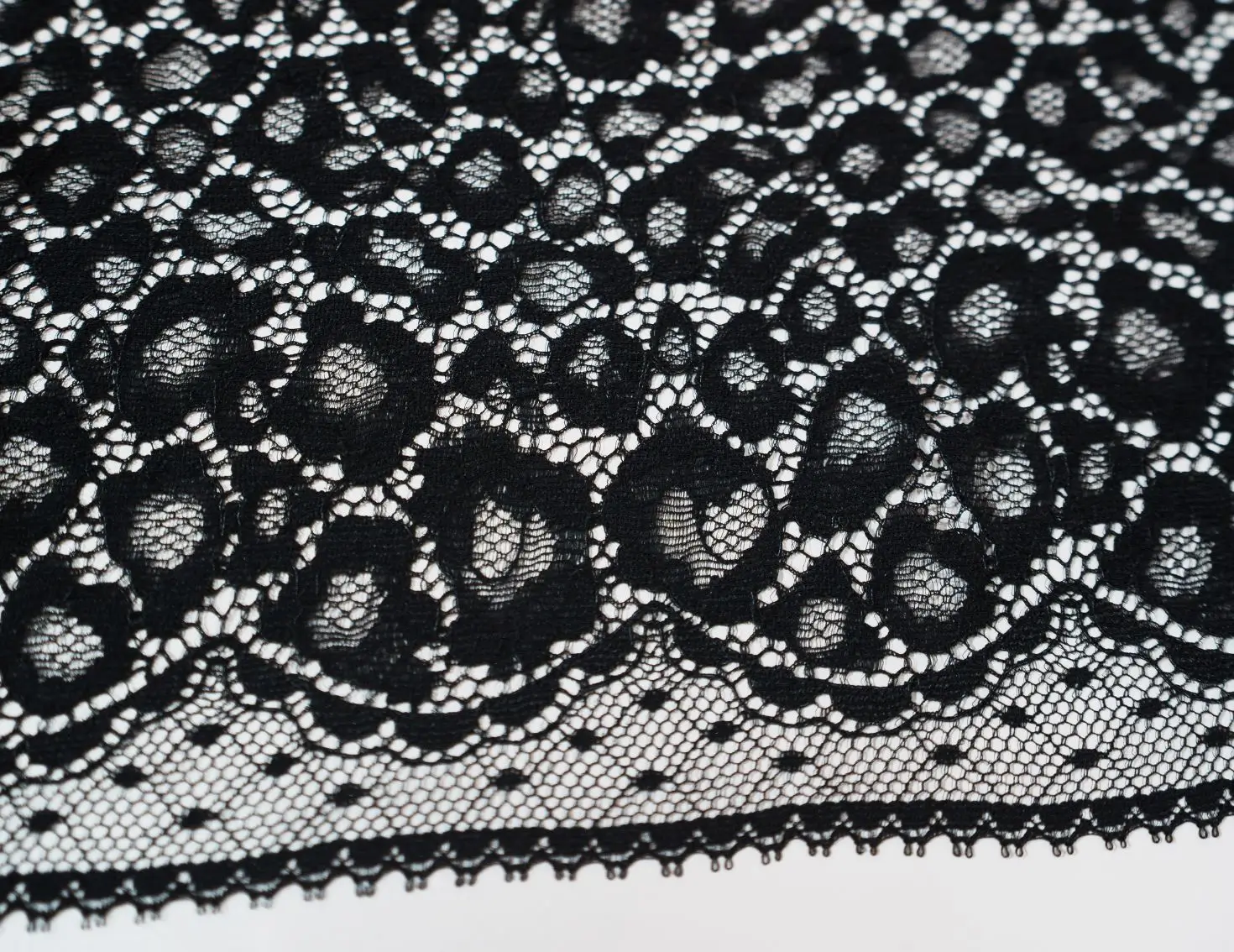 galon de tulle brodé violet (copie)