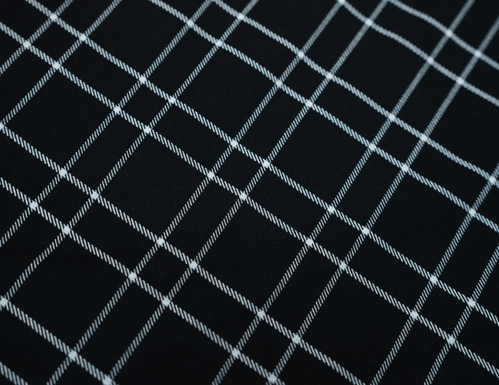 microfibre noire à carreaux