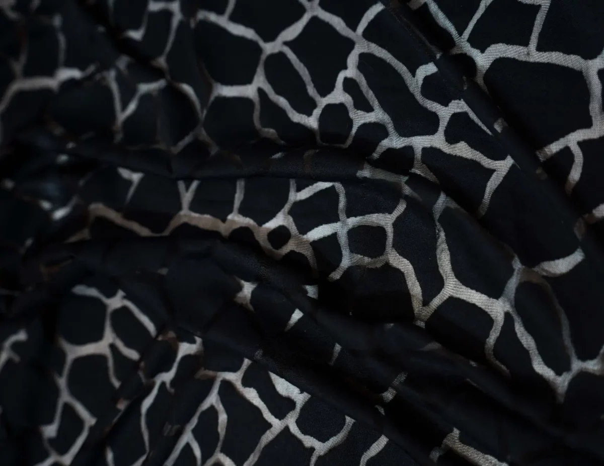 résille noire chevron