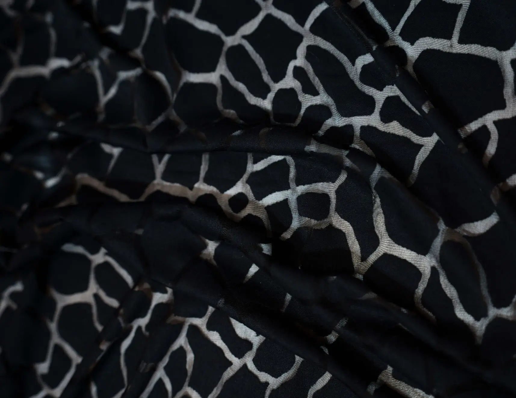 résille noire chevron