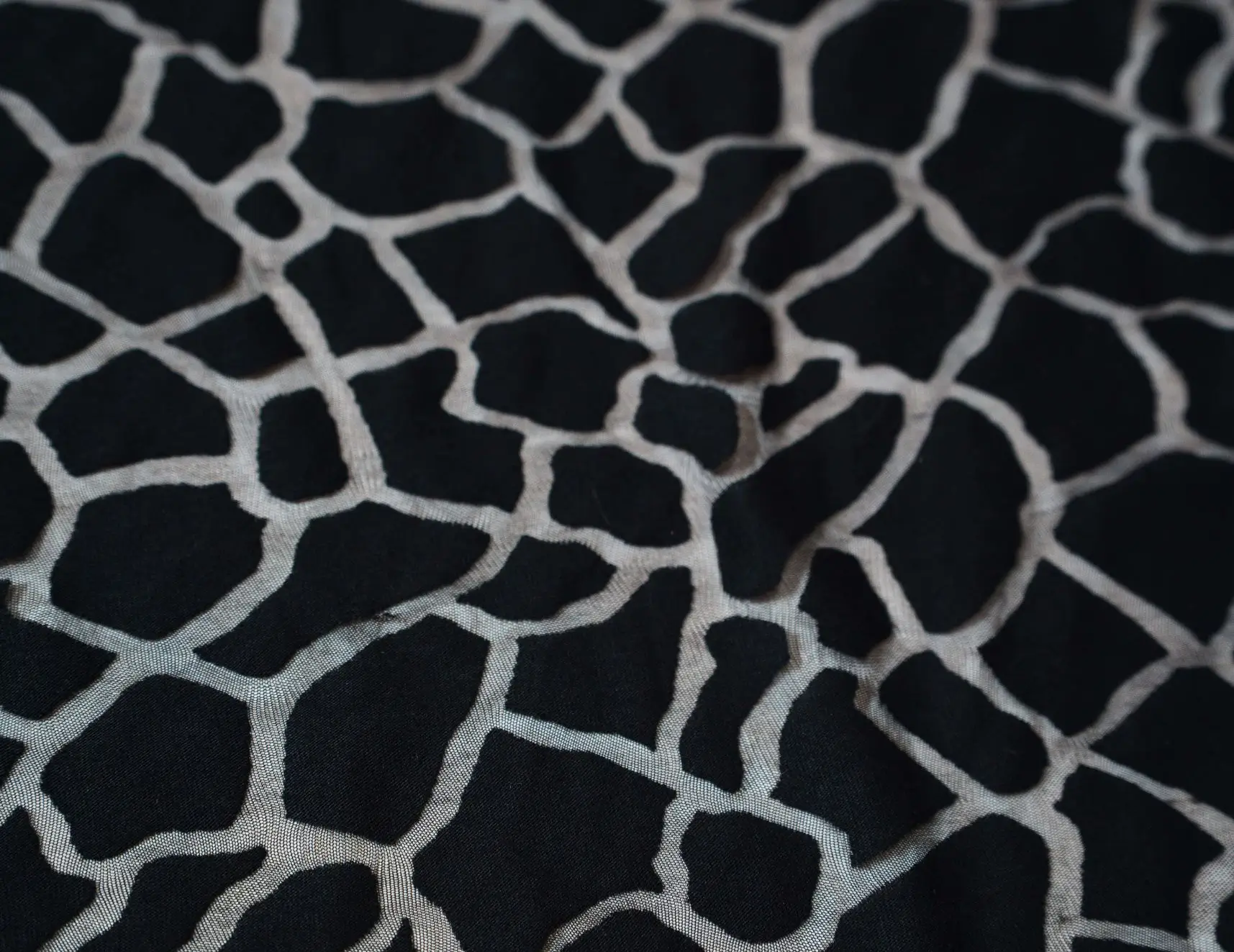 résille noire chevron