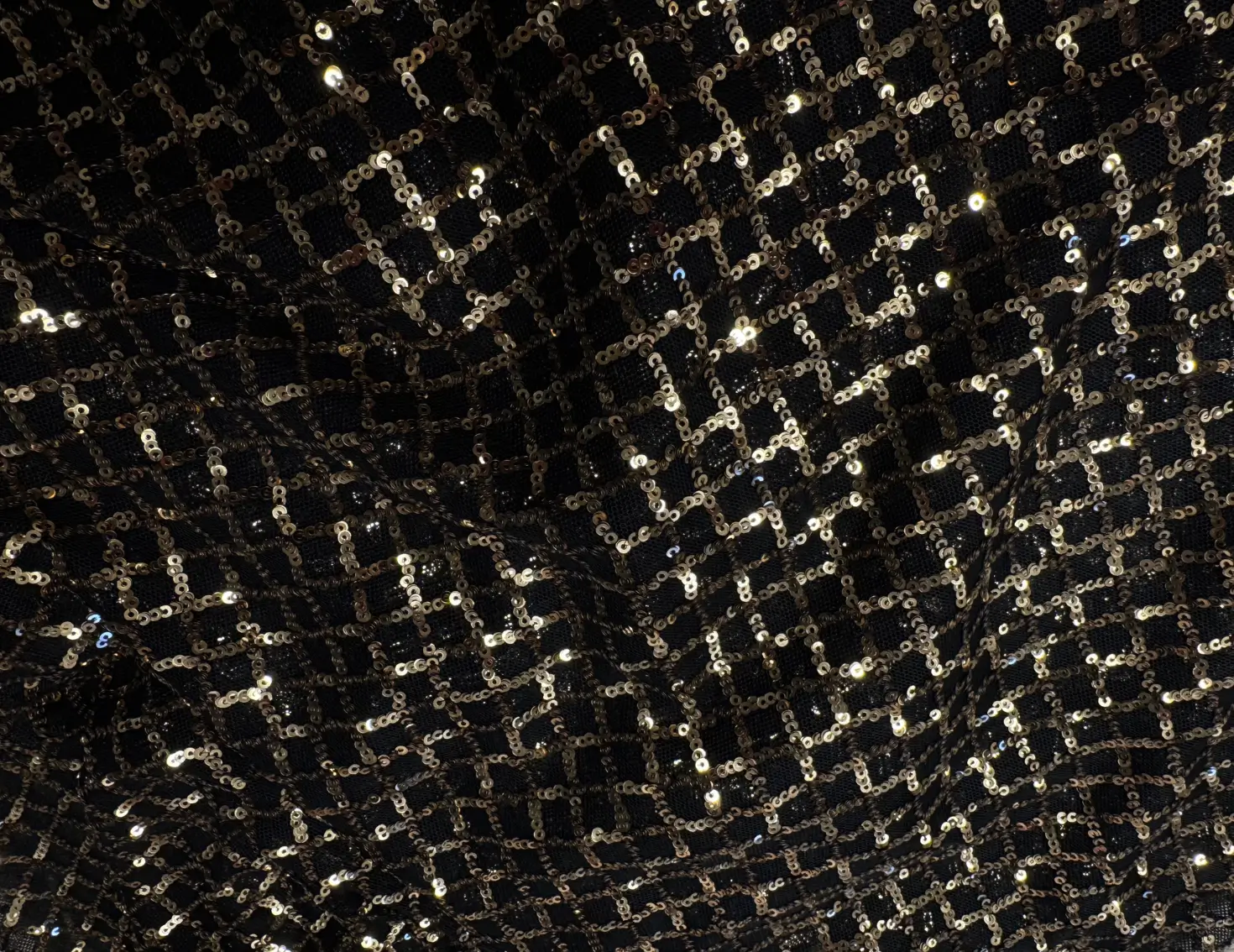 résille à sequins dorés