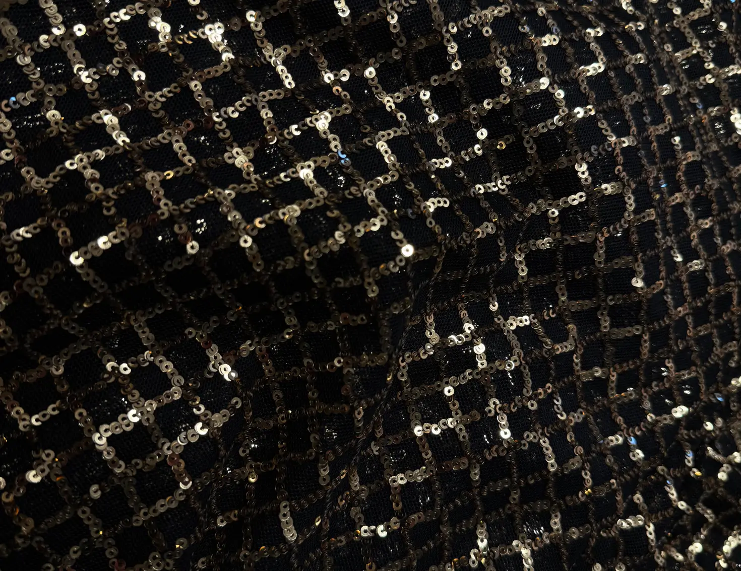 résille à sequins dorés