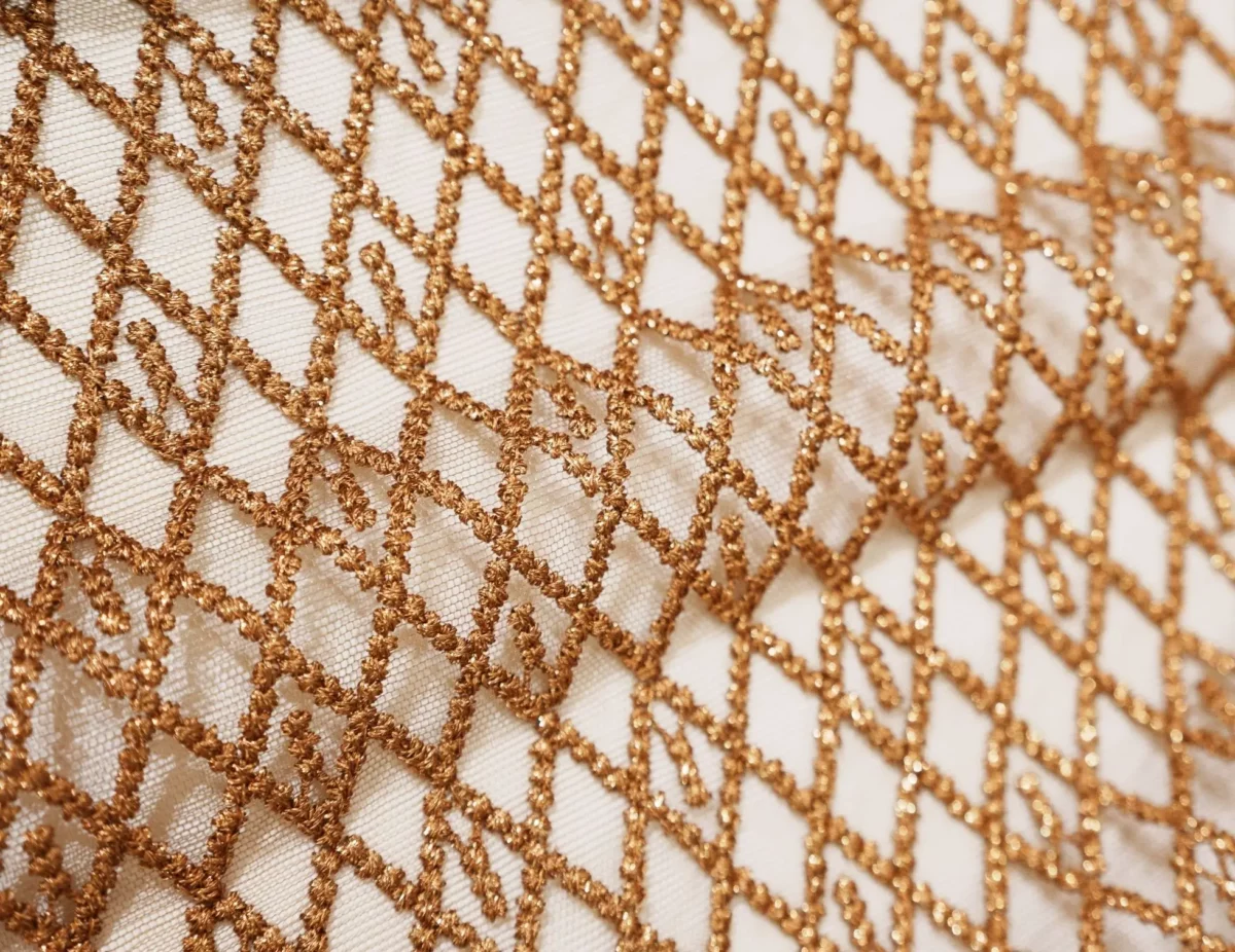 tulle brodé doré