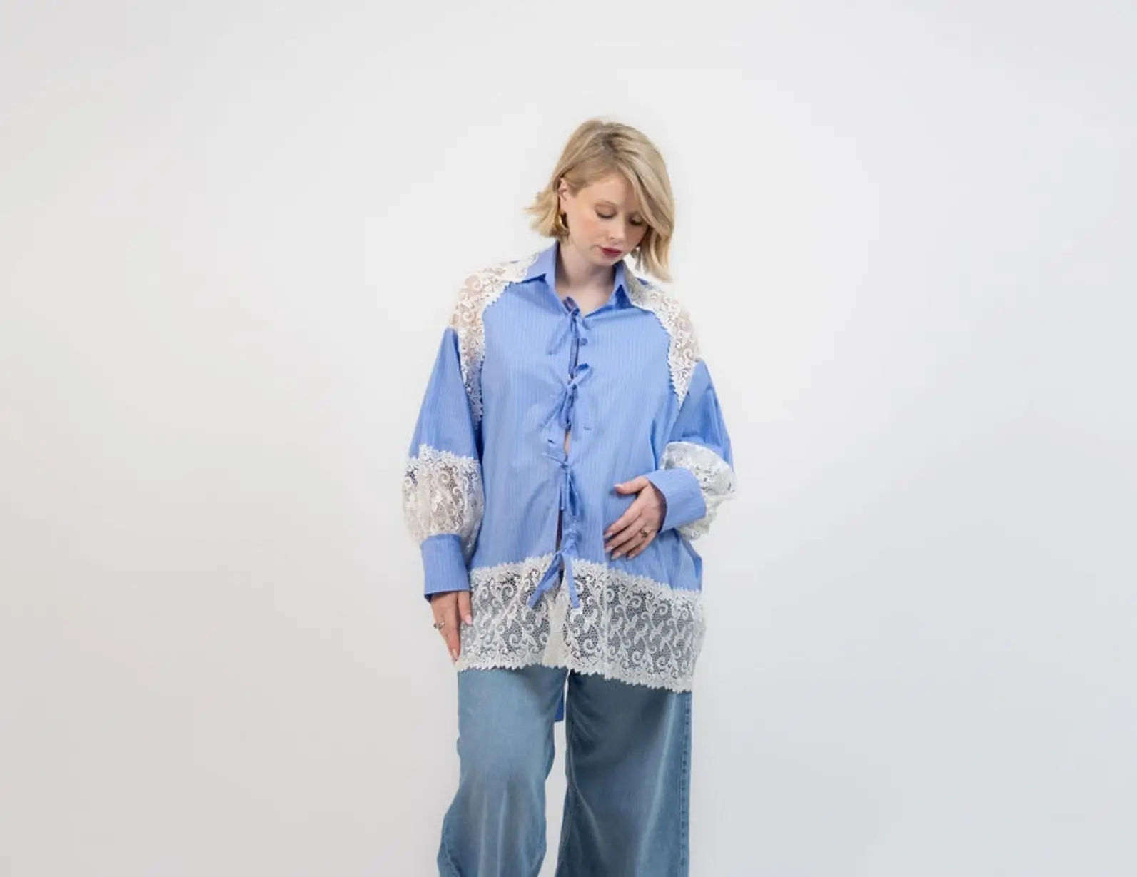 blouse cassiopée working muse bleu clair avec guipure, avec patron + extension