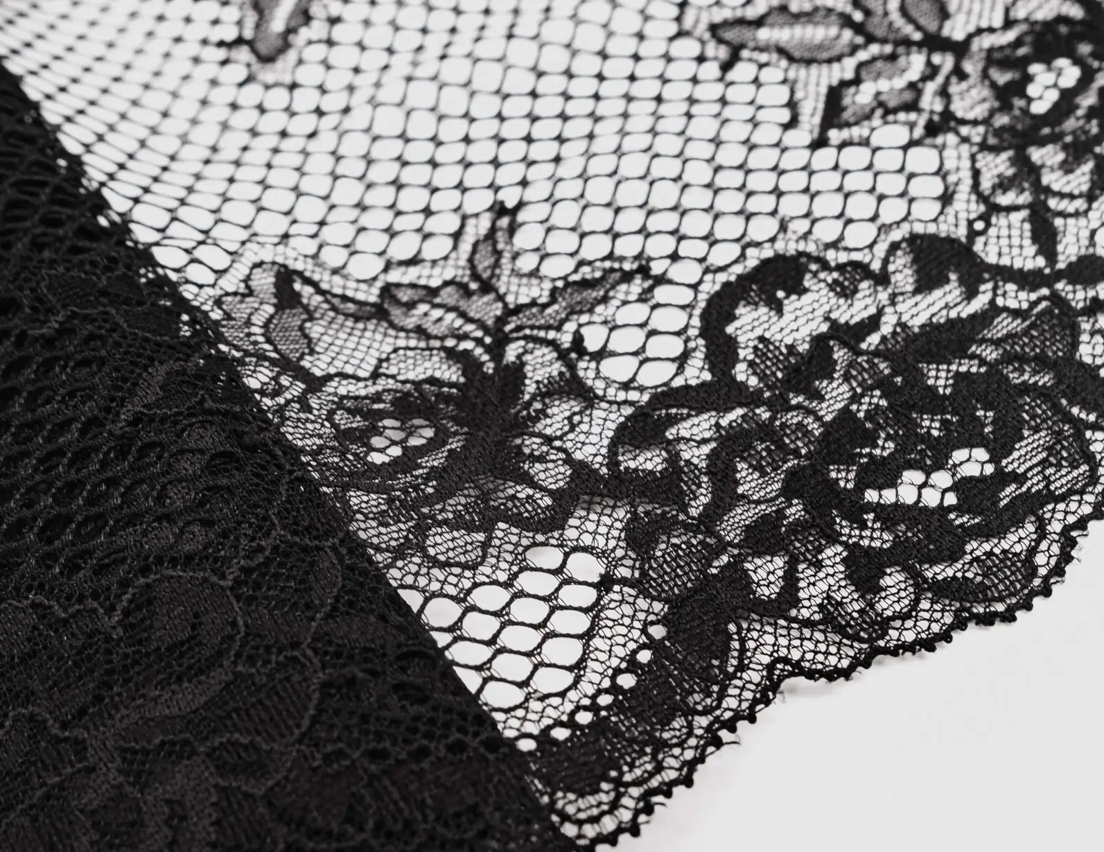 galon de dentelle brodé noir