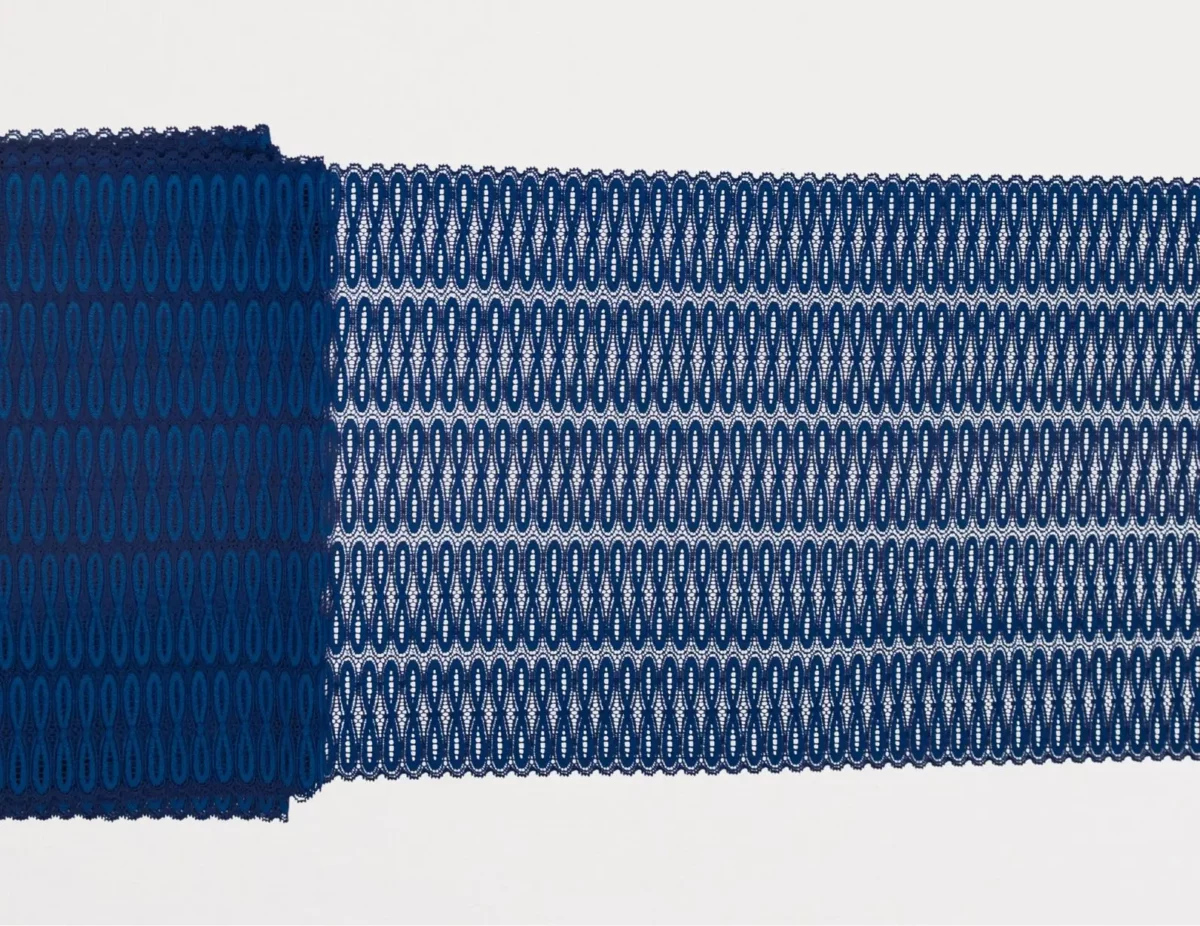 galon de dentelle bleu roi