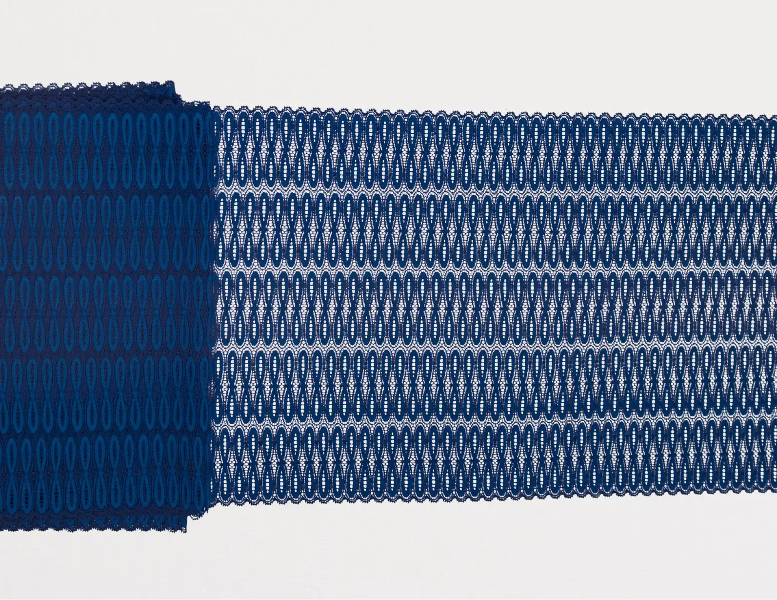 galon de dentelle bleu roi